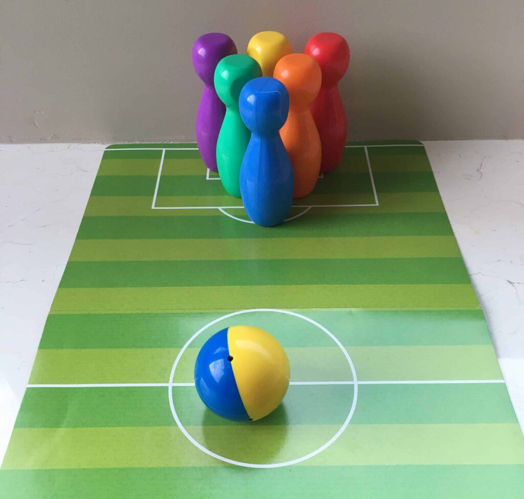 巧虎 (Ciaohu) plastic bowling toys