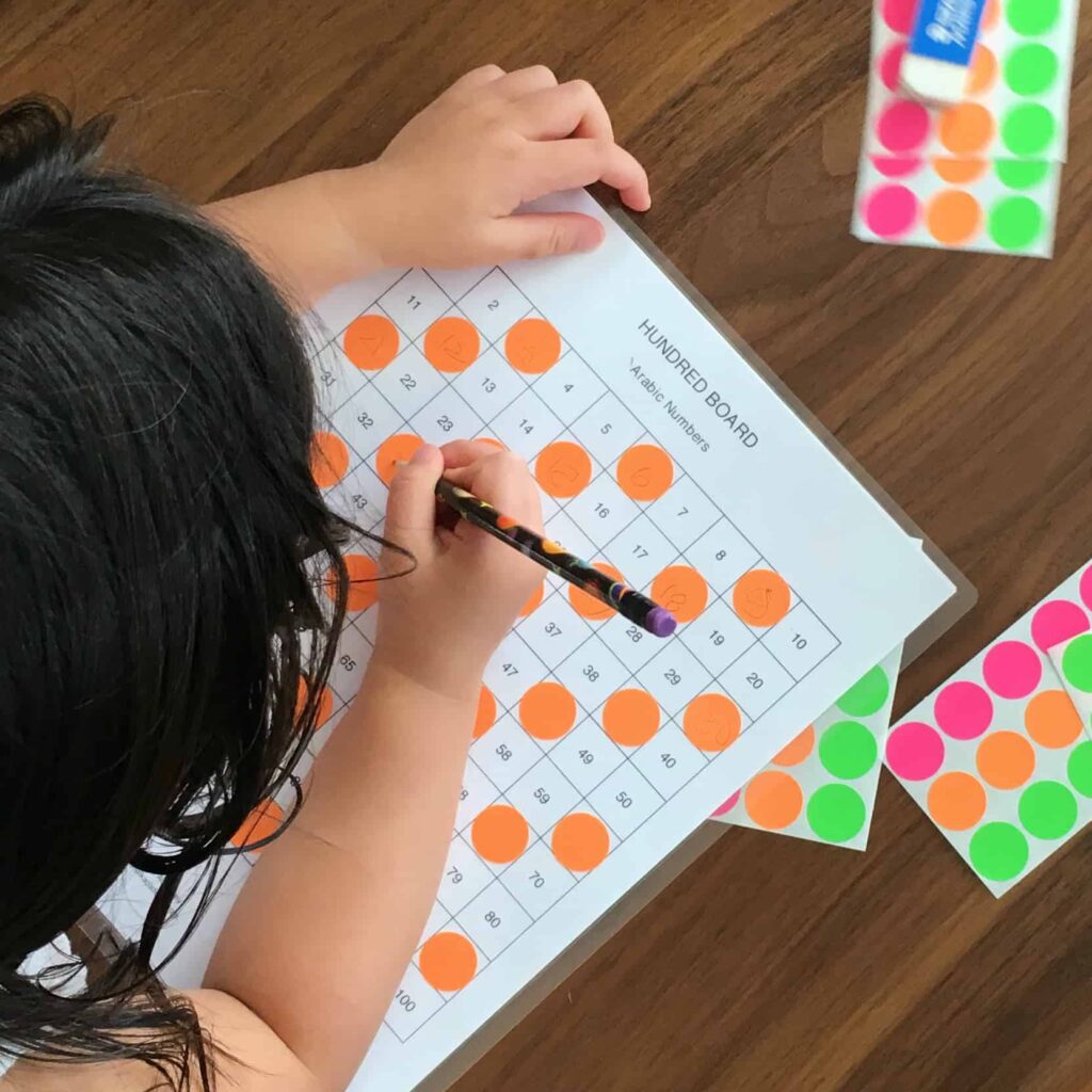 Hundreds Chart with dot stickers - fun bilingual math learning ideas