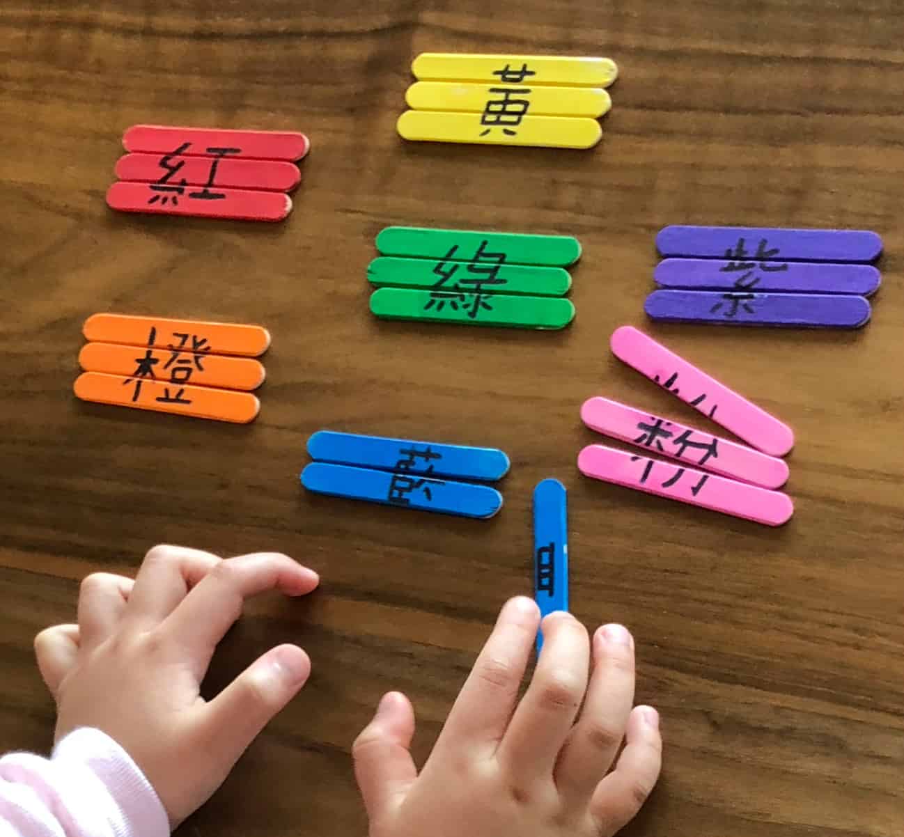 Craft Stick Word Puzzles – A Fun Way to Learn Color Names in Chinese!