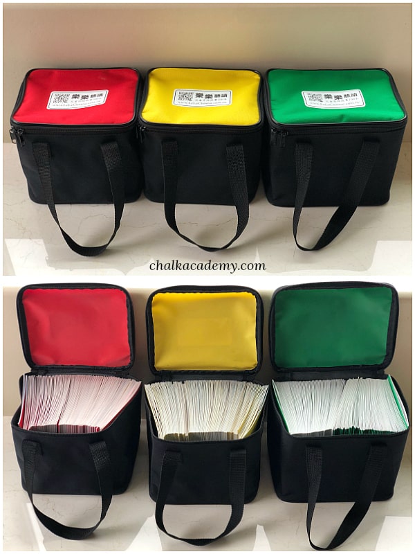 300 樂樂文化 Le Le Chinese booklets for reading practice organized in red, yellow, and green zipper bags