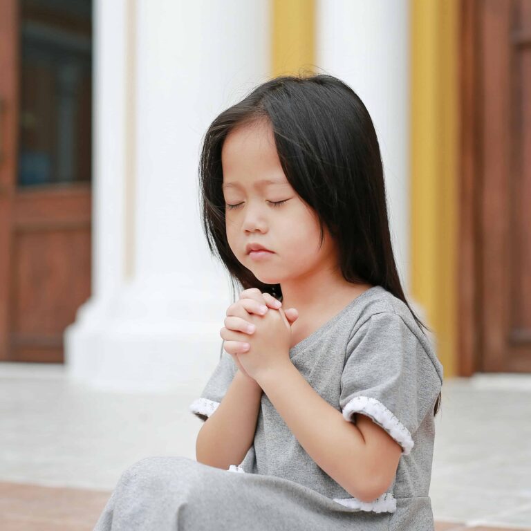 12 Bible Verses About Parenting in English, Chinese, and Korean