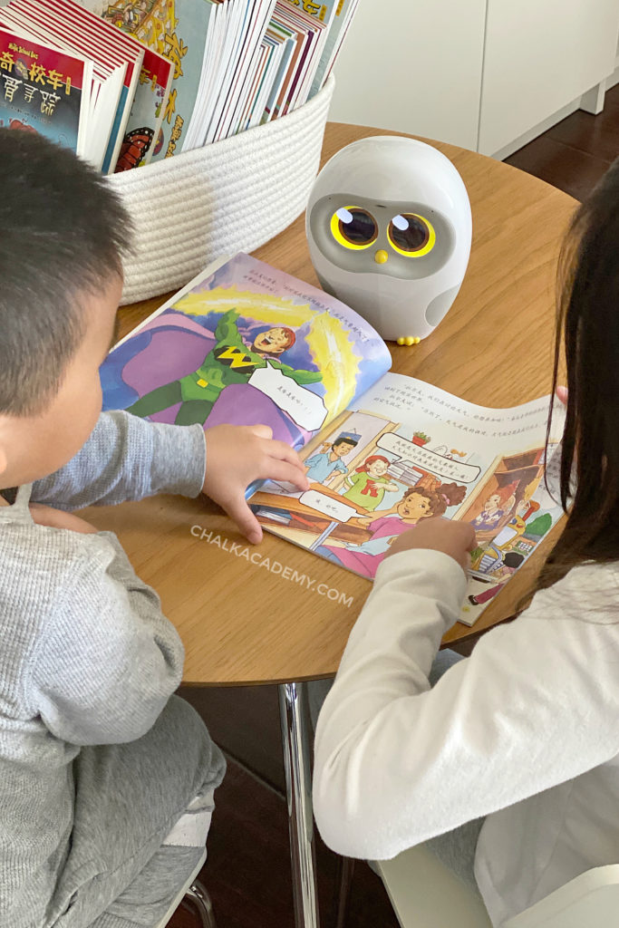 Luka Reading Robot Narrates Magic School Bus Books in Mandarin Chinese