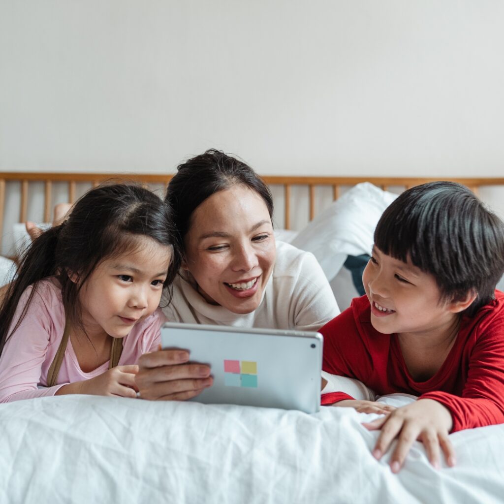 mom and kids watching Mandarin cartoons on iPad